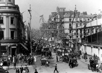 The Strand, London mit Jubiläumsdekorationen, 1897